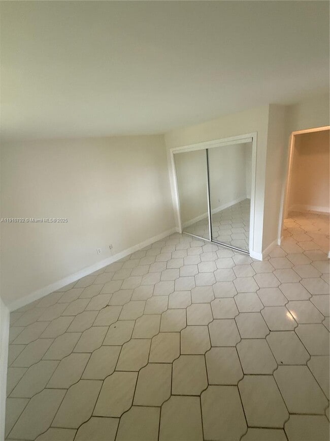 Building Photo - 1540 NE 191st St