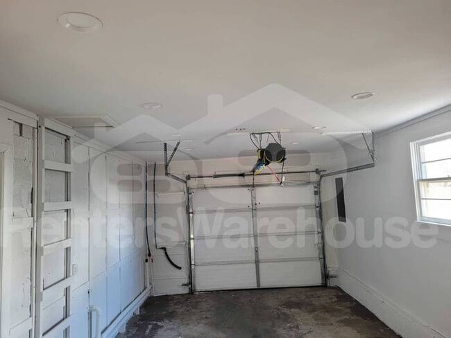 Building Photo - 2615 Vinyard St NE