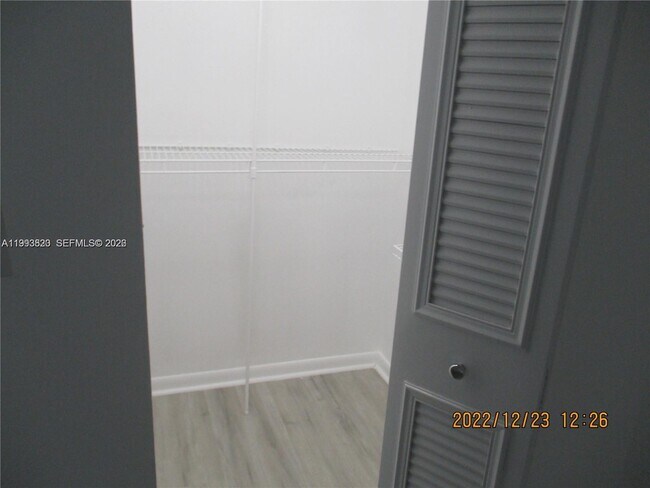 Building Photo - 14611 N Kendall Dr