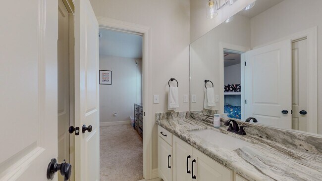 Building Photo - 112 Pindo Palm Dr