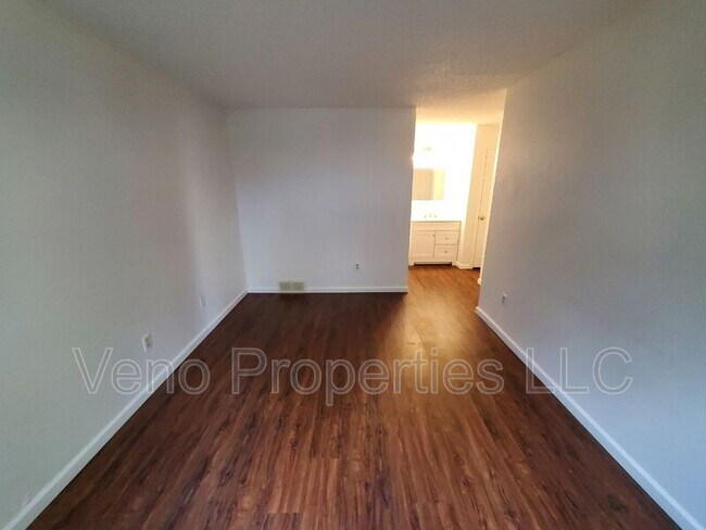 Building Photo - 111 Yorktown Dr