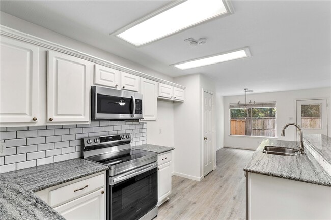 Building Photo - 122 S Walden Elms Cir