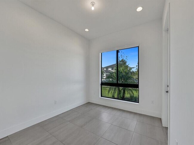 Building Photo - 5736 SW 104th Terrace