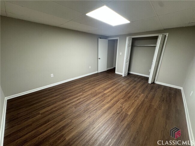 Building Photo - 108 White St