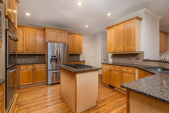 Building Photo - 9445 Stoney Ridge Ln
