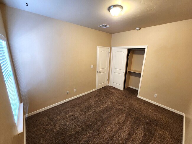 Building Photo - 4215 Franzia Rd