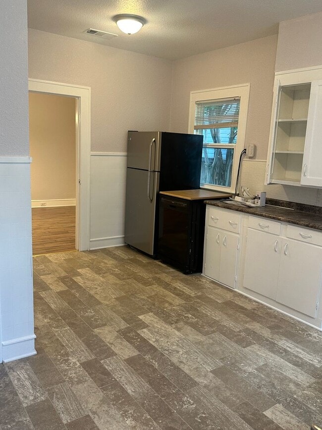 Building Photo - Precious Waco home