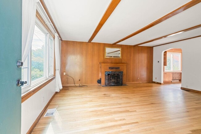 Building Photo - Amazing vintage 2-bdrm/2-bath Cully home—Giant garden, detached art studio, great location