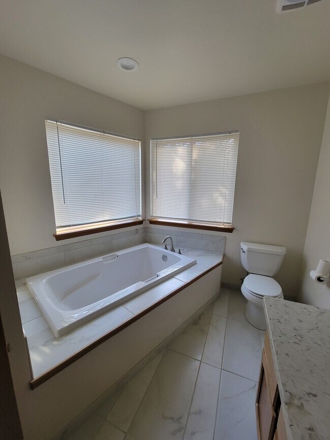 Building Photo - Newer 2 story 1761 sq ft 3 bedroom, 2 1/2 bath home with 2 car garage