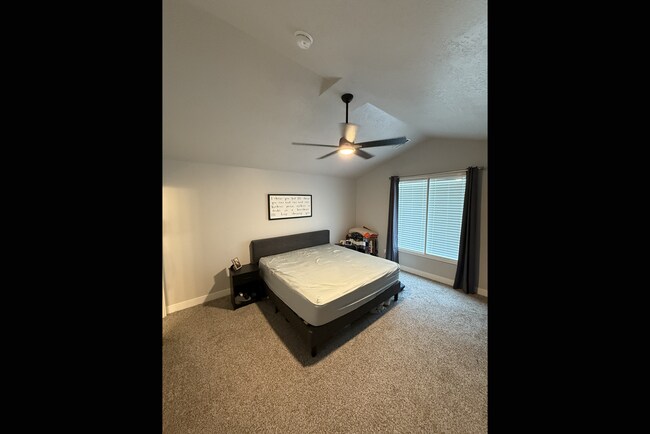 Building Photo - 1162 S 200 E
