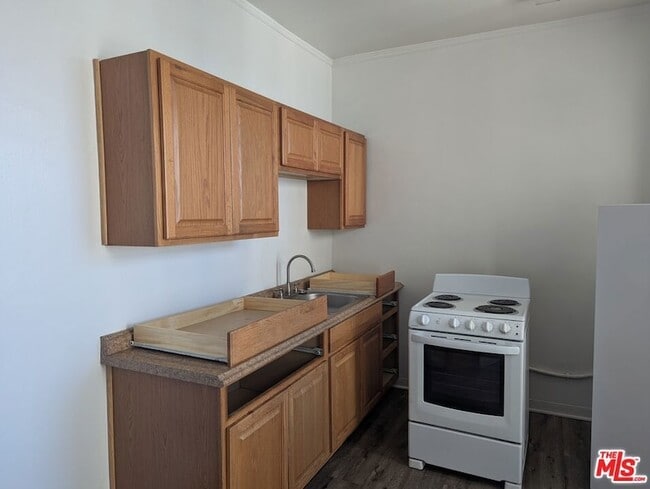 Building Photo - 634 S Gramercy Pl