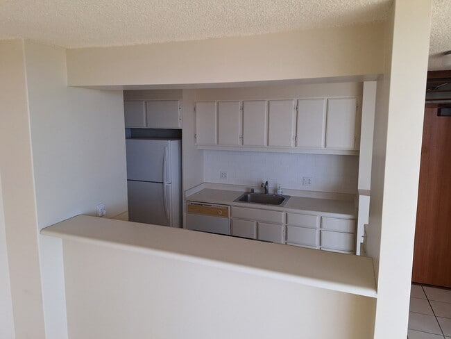 Building Photo - 2600 Pualani Way
