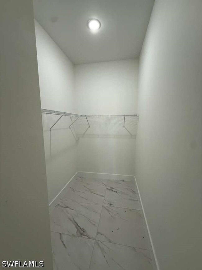 Building Photo - 723 Epps Brown St E