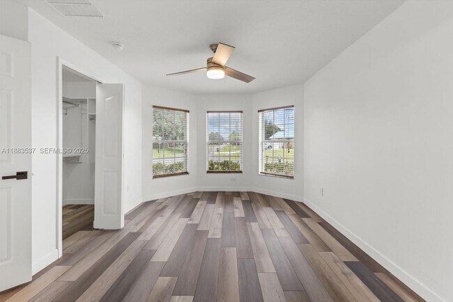 Building Photo - 1392 SW Sudder Ave