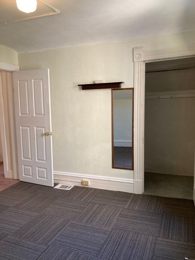 Building Photo - Three Bedroom Single-Family Home Close To Downtown