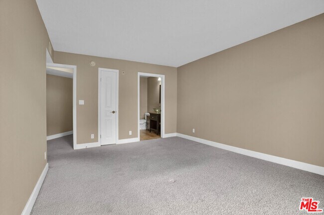 Building Photo - 1633 S Bentley Ave