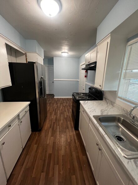 Building Photo - 3155 Shirley Dr