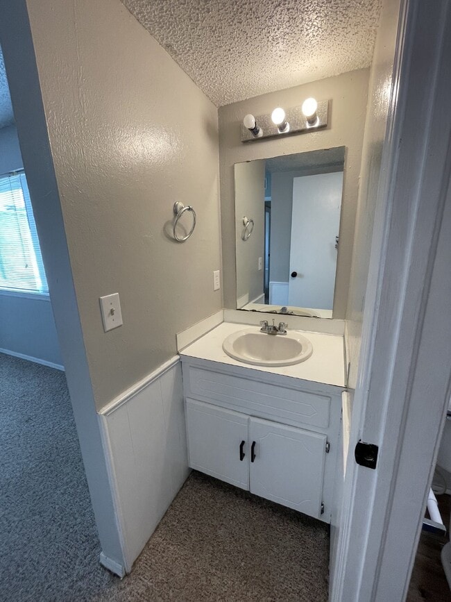Building Photo - 1/2 OFF FIRST MONTHS RENT!!!