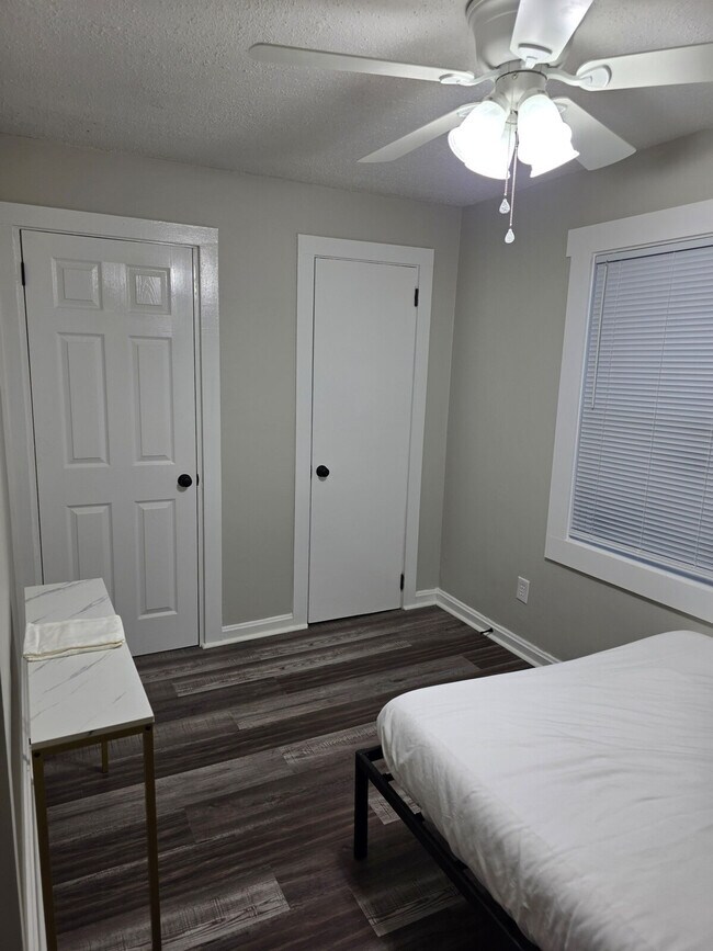 Building Photo - 128 Forest St