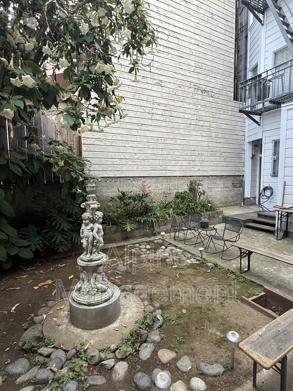 Building Photo - 115-117-117 Sanchez St