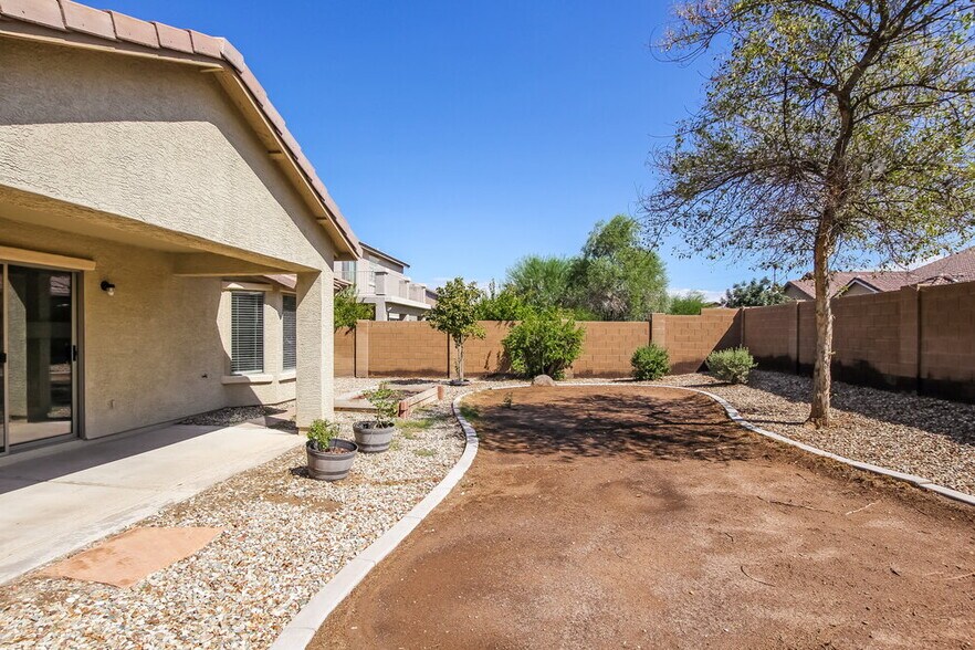 Building Photo - 5027 W Melody Ln