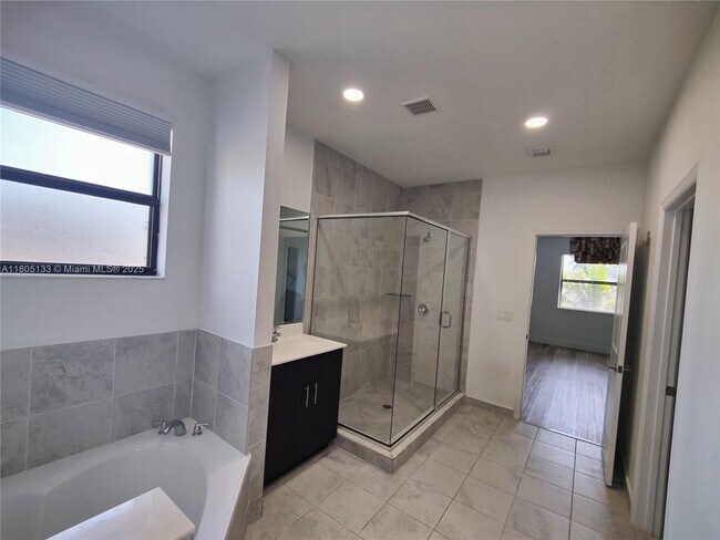 Building Photo - 15752 SW 44th Terrace