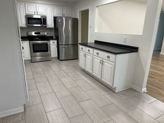 Building Photo - 112 Teal Lake Dr