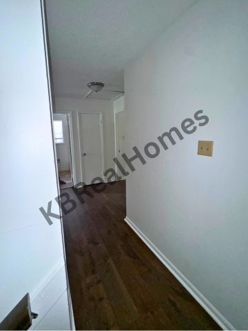 Building Photo - 1281 Royal Oaks Cove