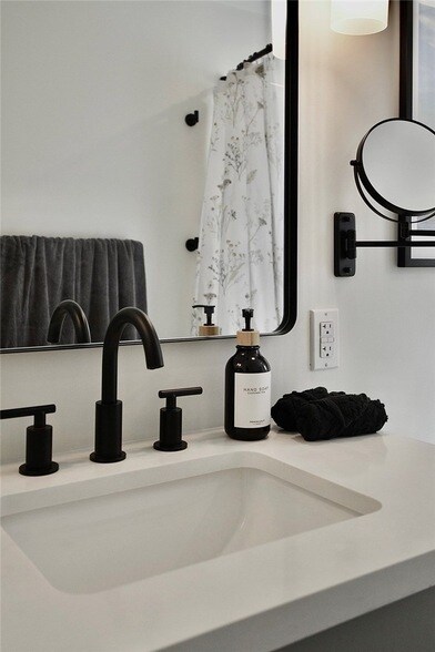 Building Photo - 422 Avery St