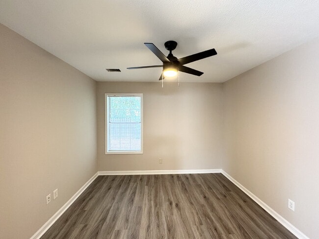 Building Photo - Charming 2 Bed/2 Bath Home in Woodstock – ...