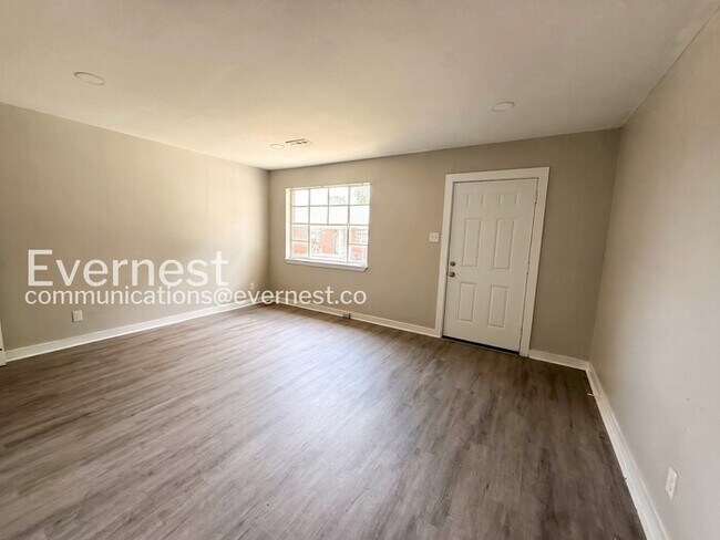 Building Photo - 1000 4th Ave W