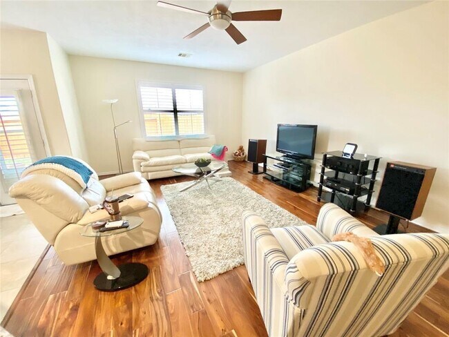 Building Photo - 17518 Stamford Oaks Dr