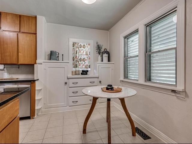 Building Photo - 4507 N Donald Ave