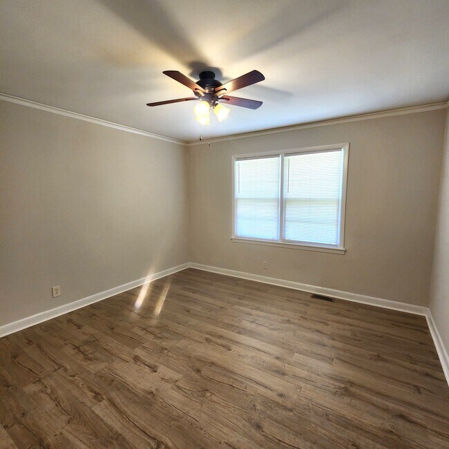 Building Photo - 6 N Gaywood Dr