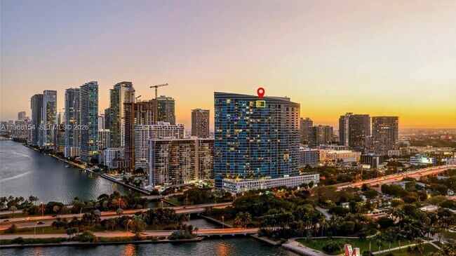 Building Photo - 601 NE 36th St