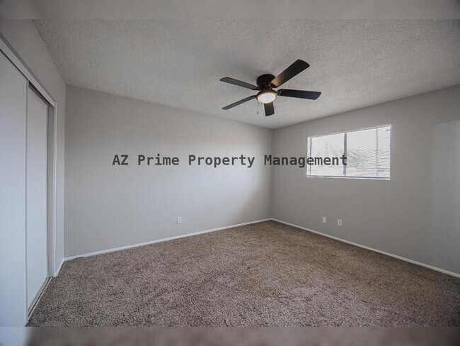 Building Photo - 427 E Malibu Dr