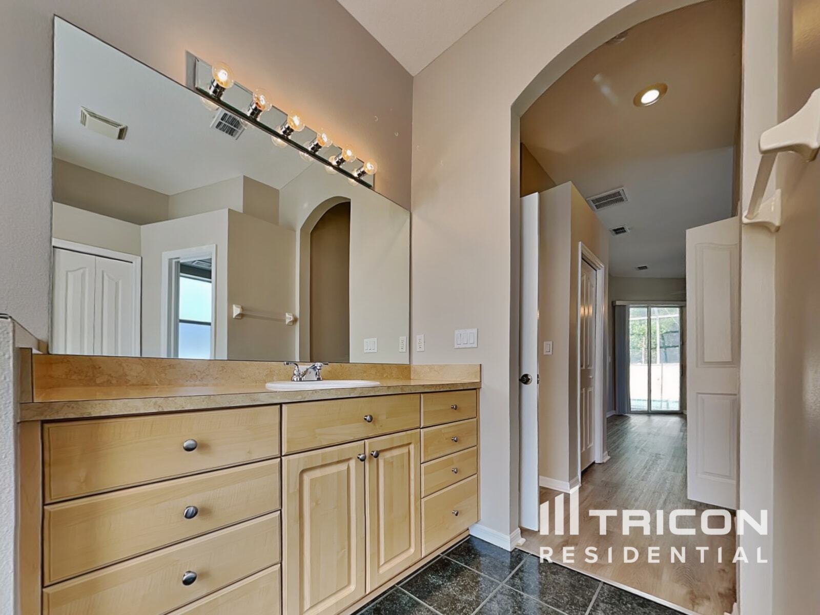 Building Photo - 1504 Canoe Dr