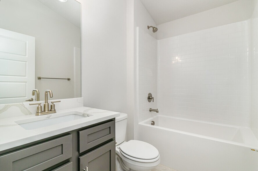 Building Photo - 2482 Carrick St NW