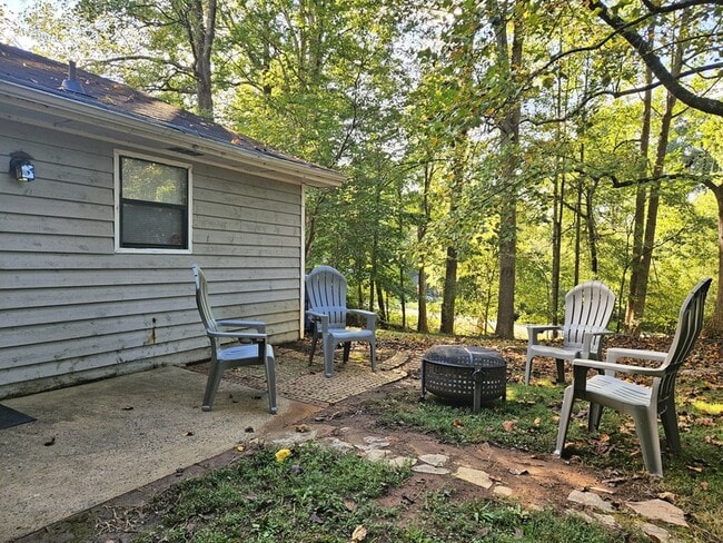 Building Photo - 1330 White Oak Dr
