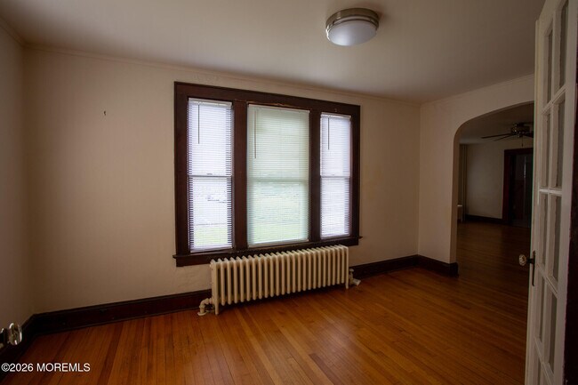Building Photo - 13 1st St