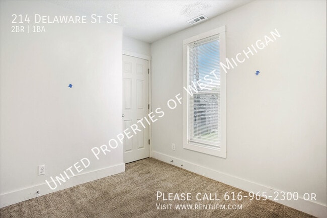 Building Photo - 214 Delaware St SE