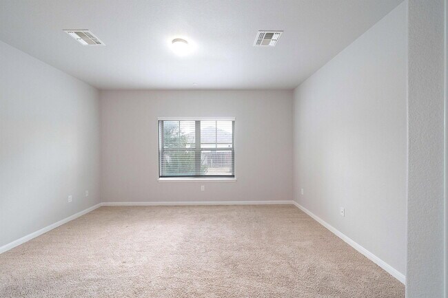 Building Photo - 1620 Bryant Dr