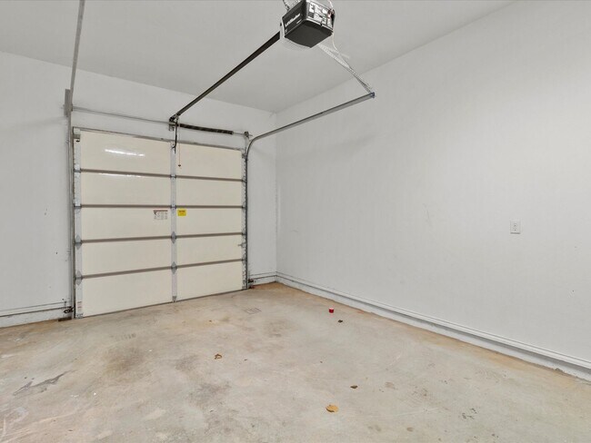 Building Photo - 475 S Fretz Ave
