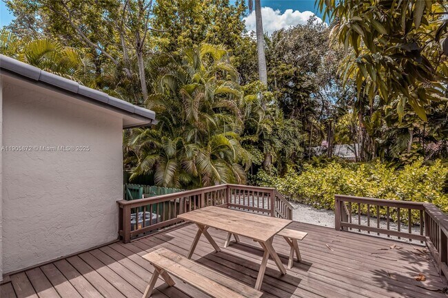 Building Photo - 2742 Coacoochee St