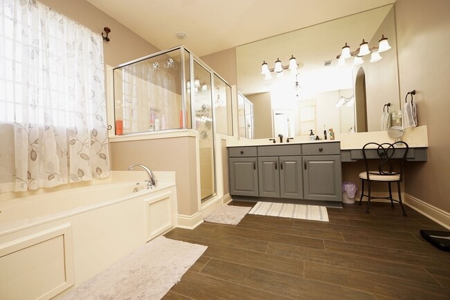 Building Photo - Charming 3-Bedroom Home in Peaceful Cul-de...