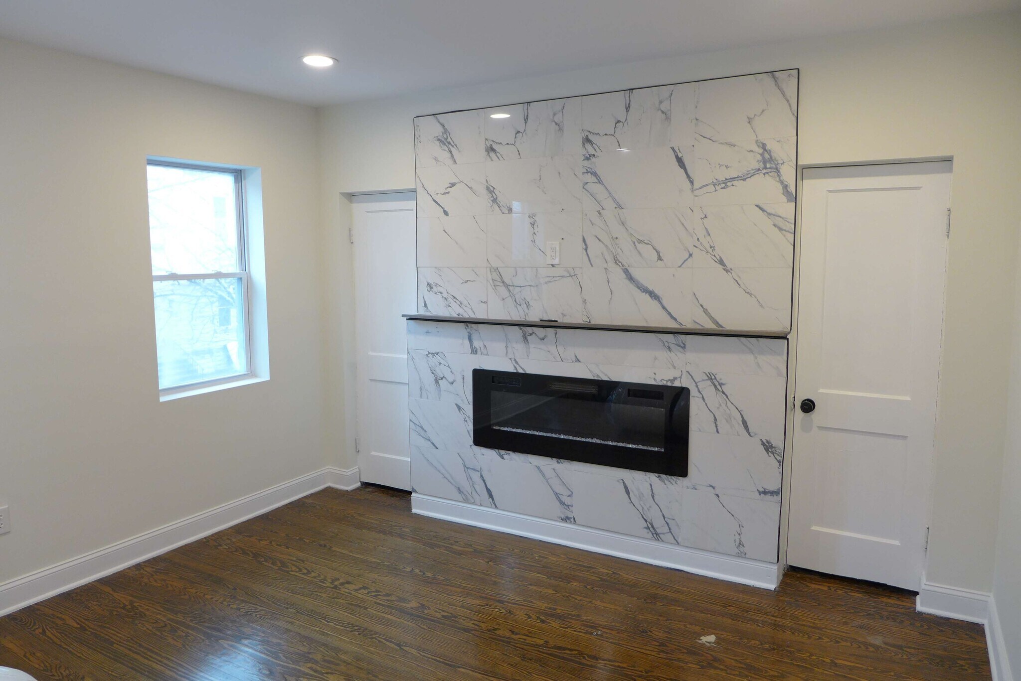 Building Photo - 1709 Bank St