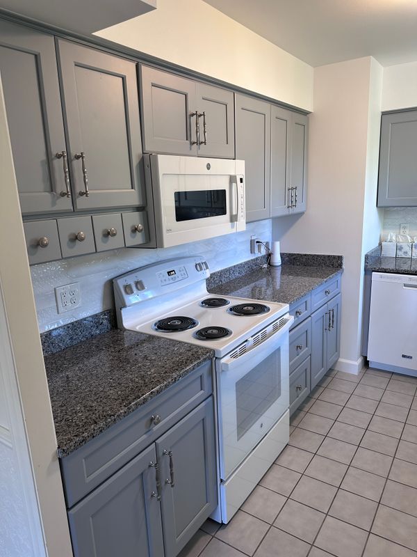 Building Photo - 6284 Woodsdale Dr