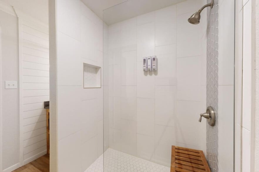 Building Photo - 512 Camp Ct