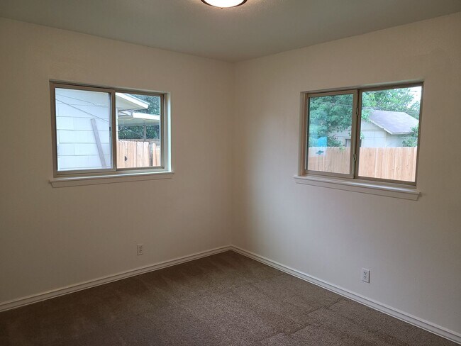 Building Photo - 4406 Desert View Dr
