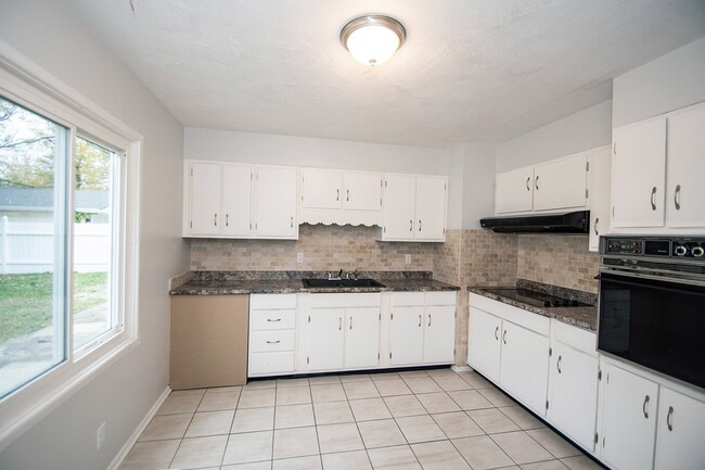 Building Photo - 4610 Karen Dr